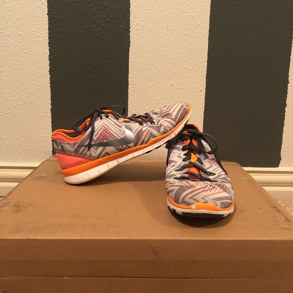 Nike Shoes - NIKE FREE TR FIT